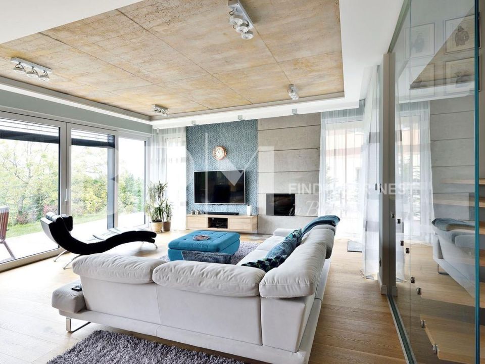 Modern-Minimal Style Villa in Buda with Swimming Pool