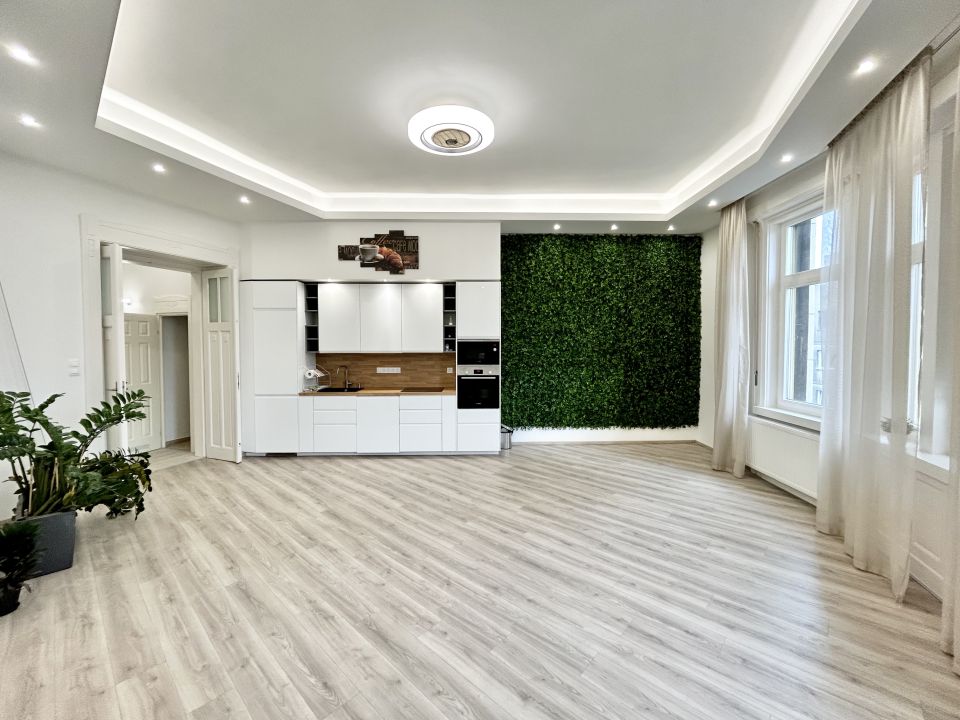 Three bedrooms apartment for rent at II. János pál pápa square