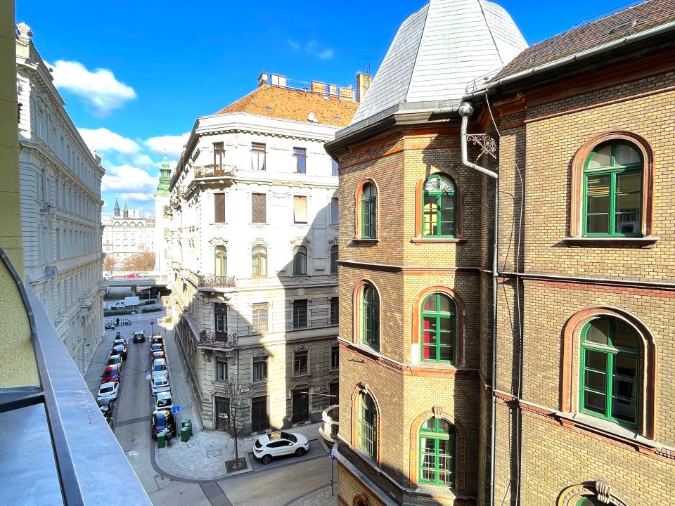 Spacious apartment at Belgrád Rakpart with Balcony