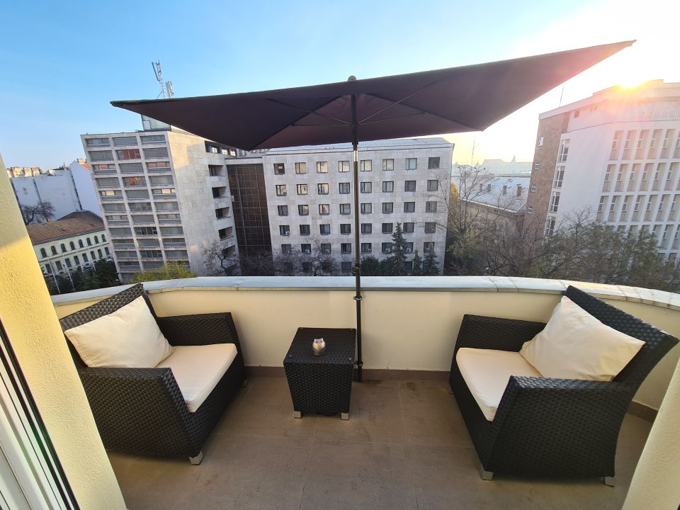 Two bedrooms apartment for rent in downtown