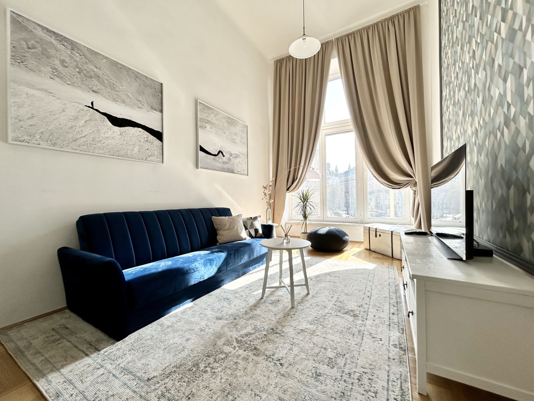 Beautiful two bedrooms apartment in downtown