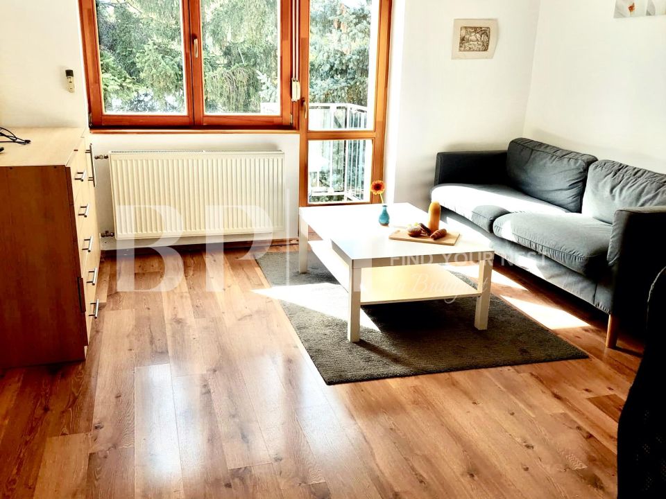 Sunny apartment in the Pasaréti street