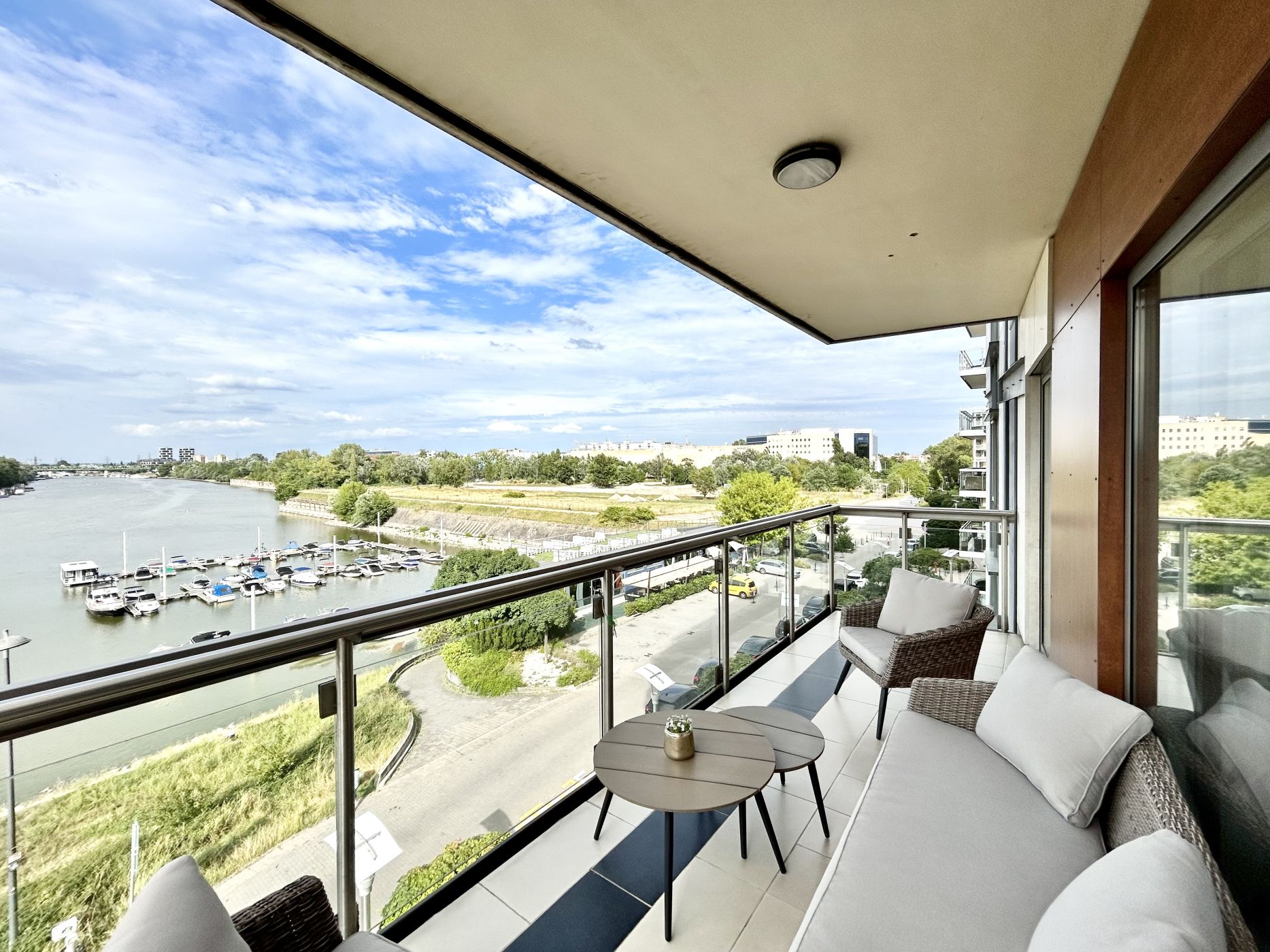 3 bedrooms apartment for sale on marina part with panoramic vew!