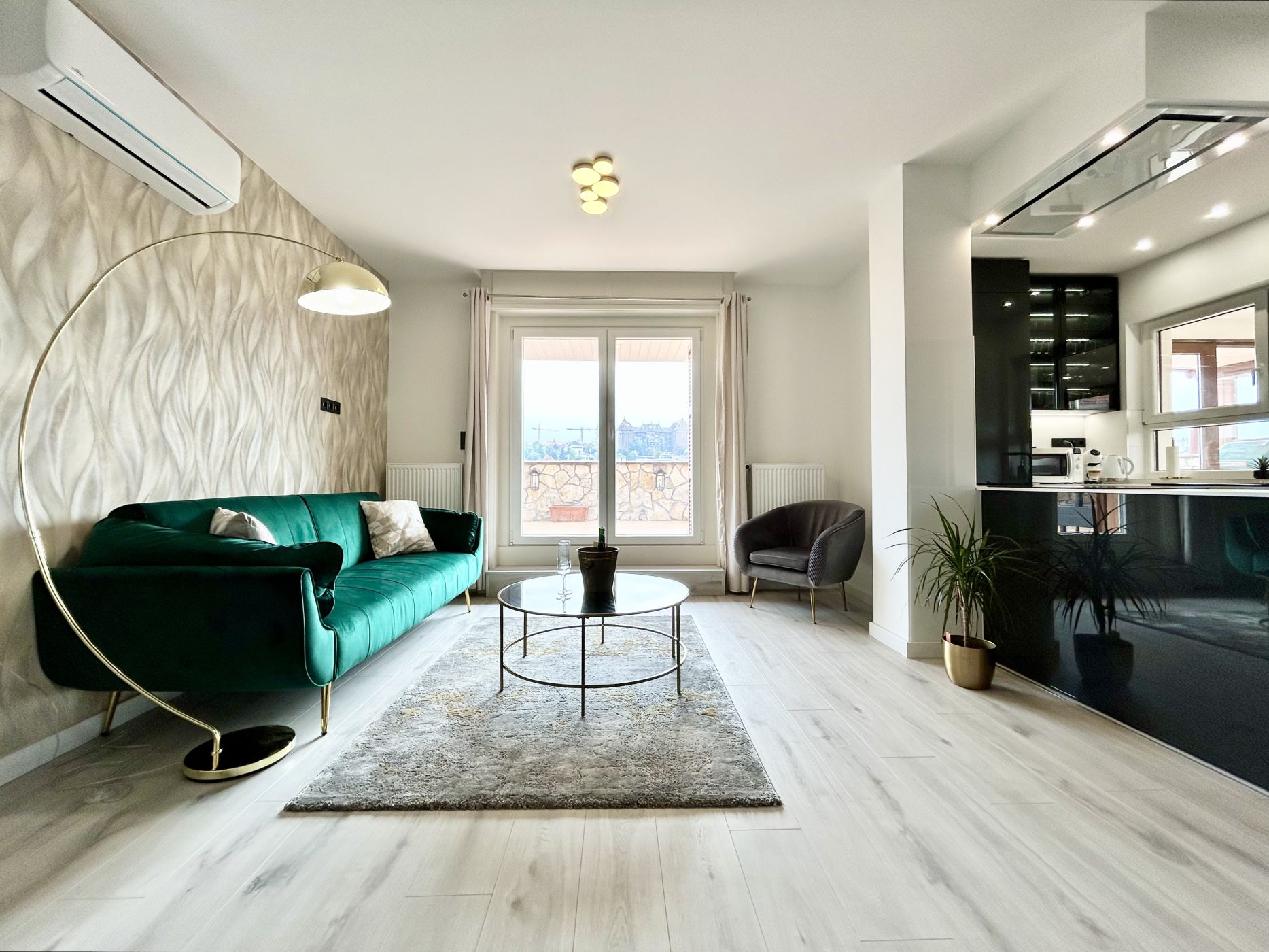 Unique, panoramic, luxury property for rent!