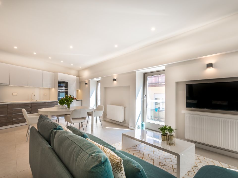 Newly renovated three bedroom apartment