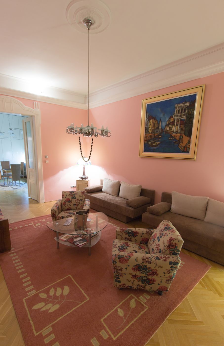 Renovated Apartment near Parliament
