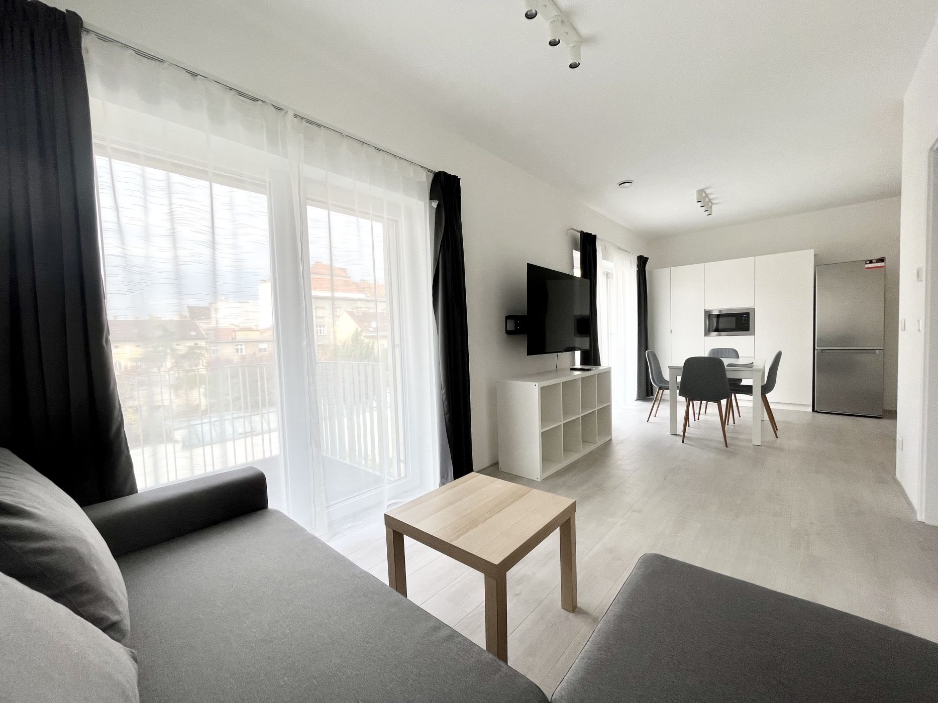 New apartment in University area.