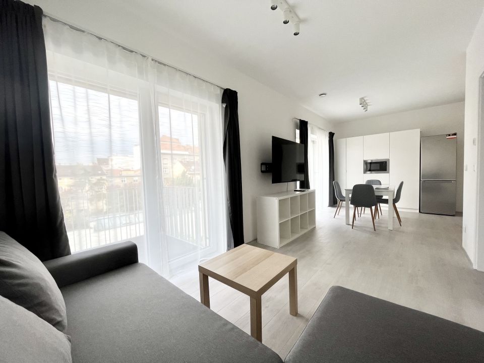 New apartment in University area.