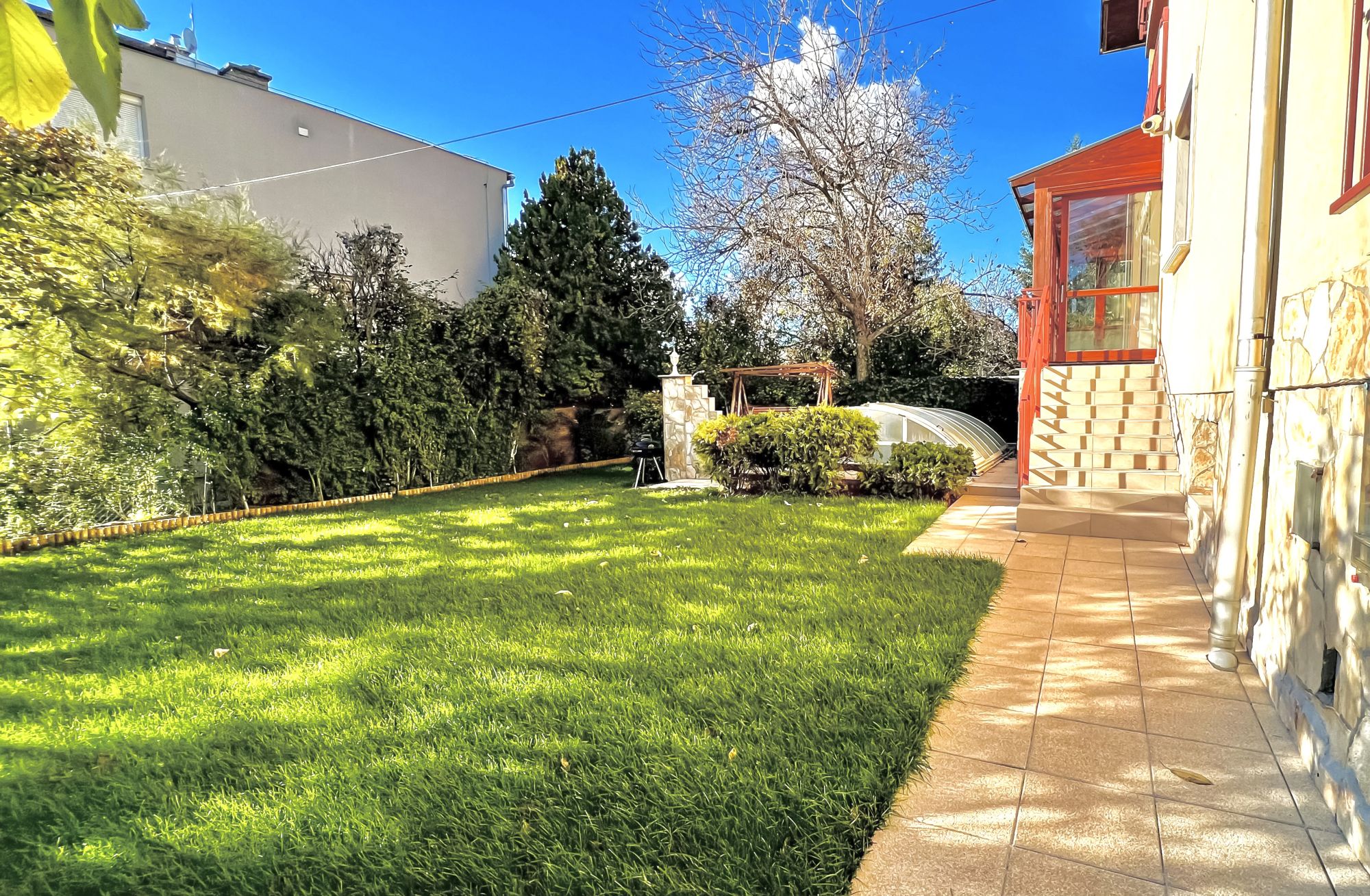 Four bedrooms apartment with pool and garden