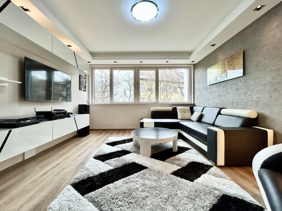 Newly built apartment for rent in buda with garage!