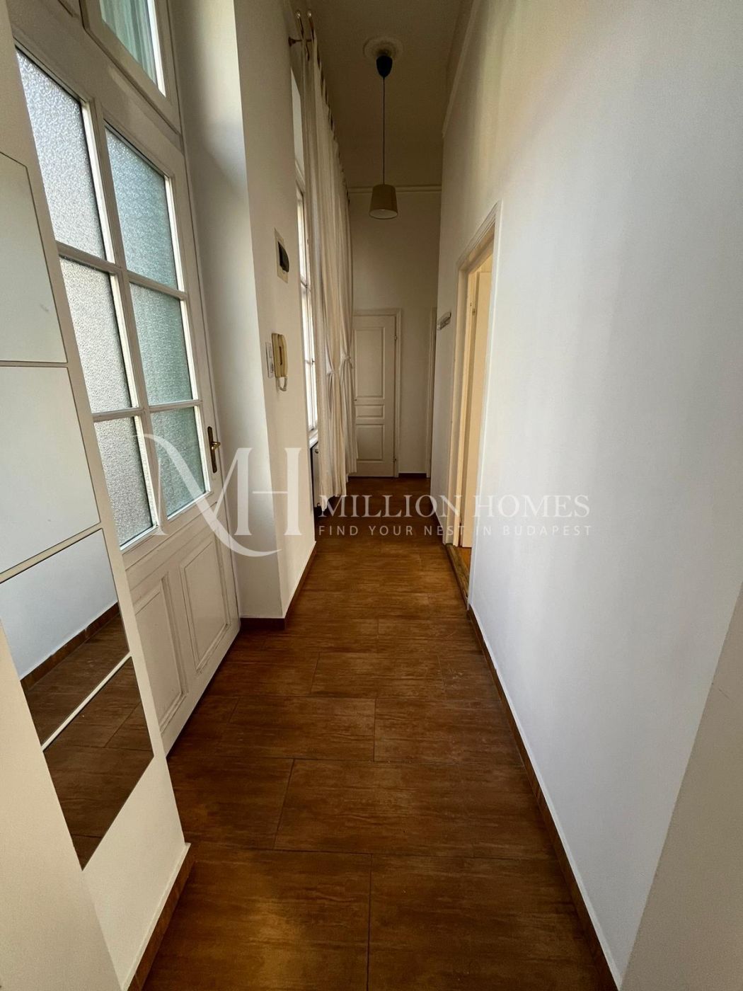 Sunny AIRBNB apartment near GOZSDU