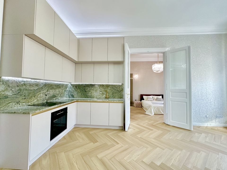 Deluxe 2 beds STUNNING APARTMENT for SALE at Parliament