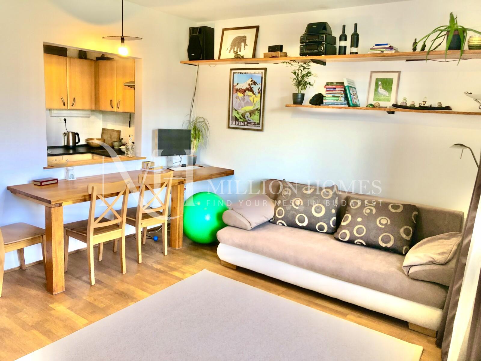 Bright Apartment close to Corvin-Square
