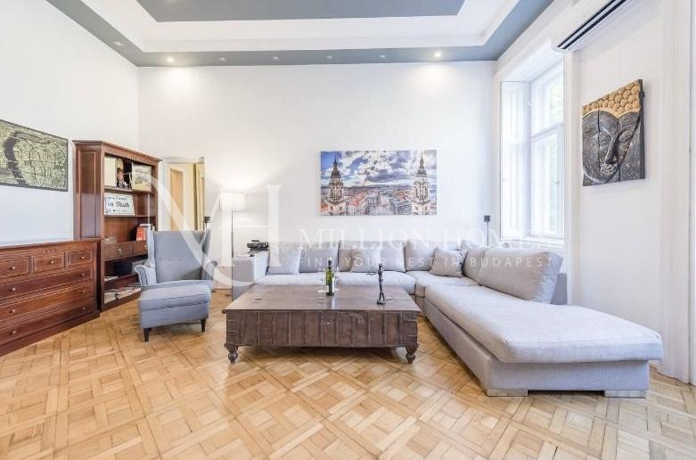 2 beds airbnb apartment at Liszt Ferenc Square