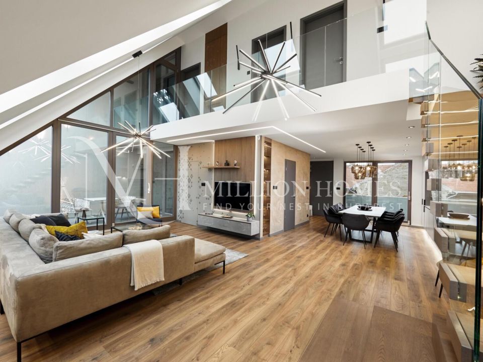 Luxury 3 bedrooms apartment in downtown.