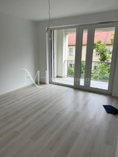 Unfurnished 2 rooms apartment in new building
