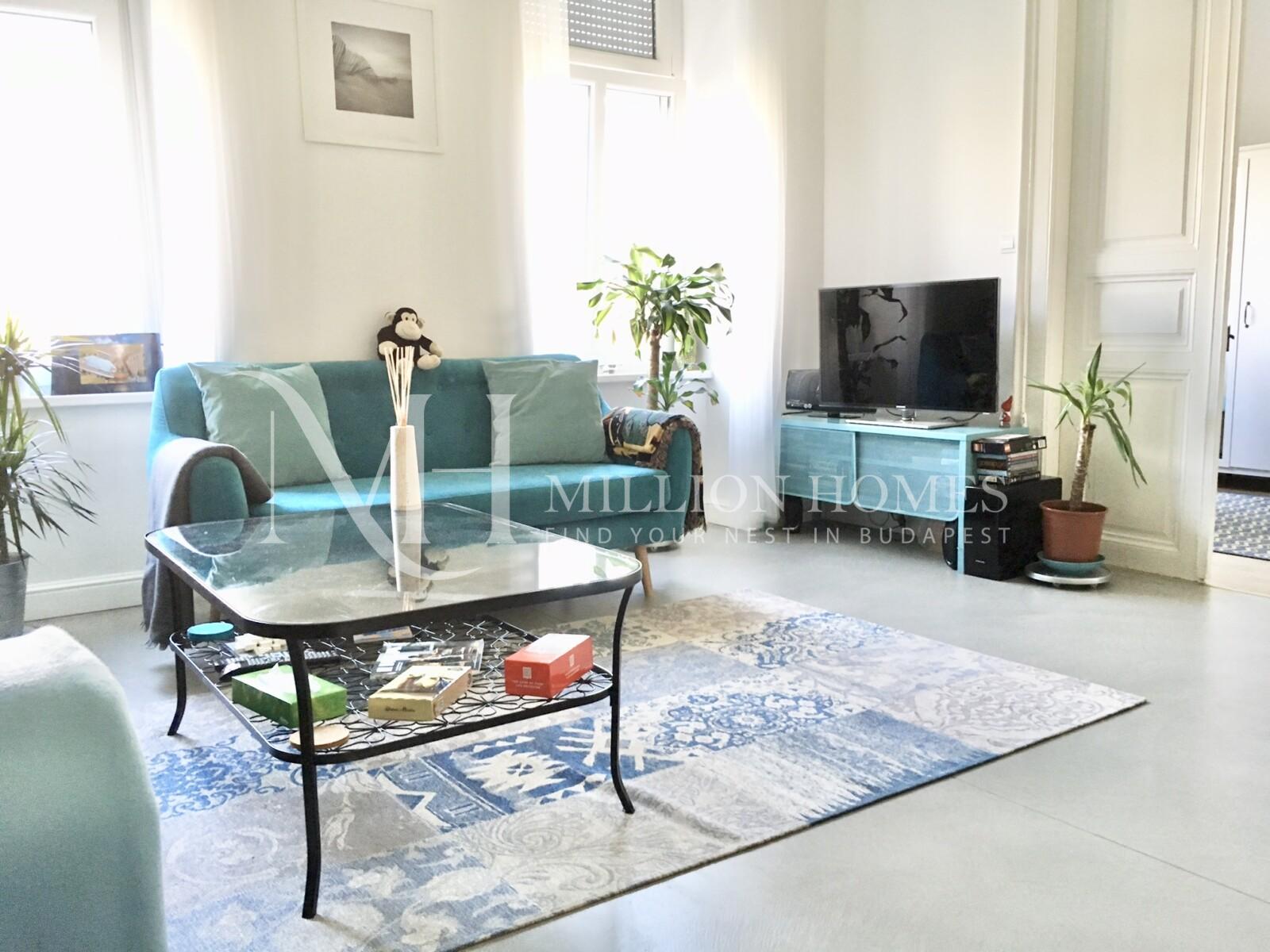 Exclusive 2 bedrooms apartment in downtown.