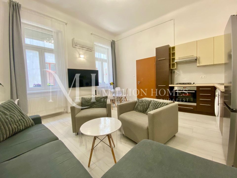 Renovated 2 rooms apartment at astoria