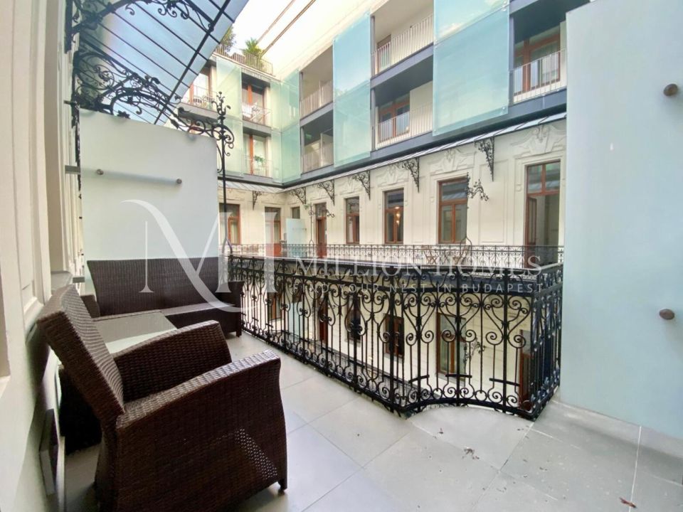 Luxury apartment at parliament