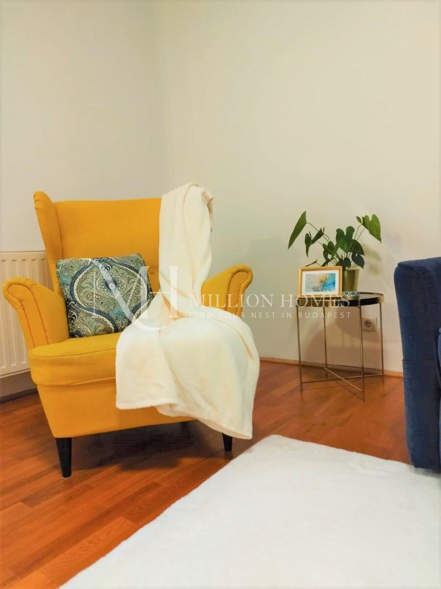 City life with excellent transport and harmonious living spaces
