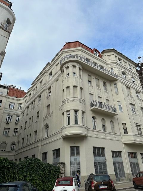 63 sqm apartment near Parliament