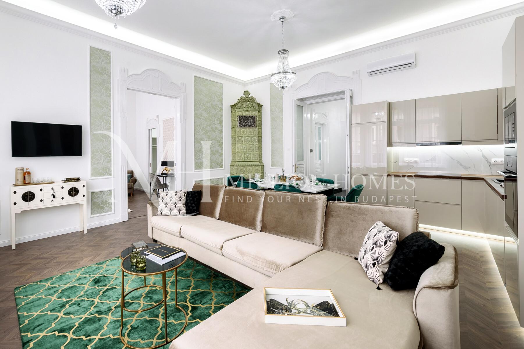 Luxurious 3-Bedroom Apartment Next to the Opera House