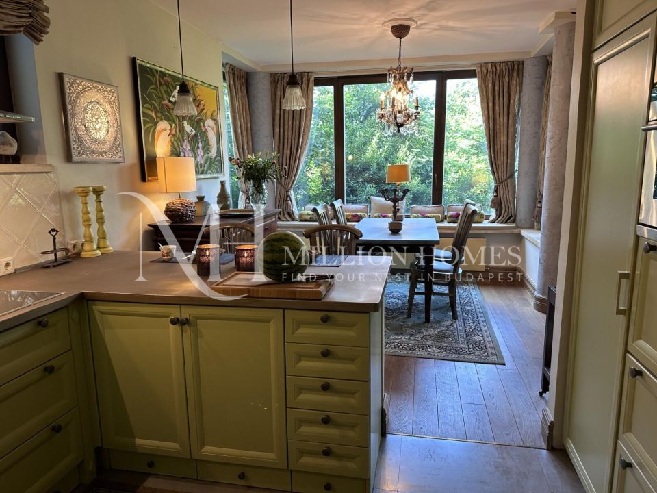 Elegant pet-friendly home with private terrace in II. district