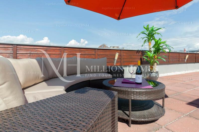 Penthouse with a huge rooftop terrace at the Opera