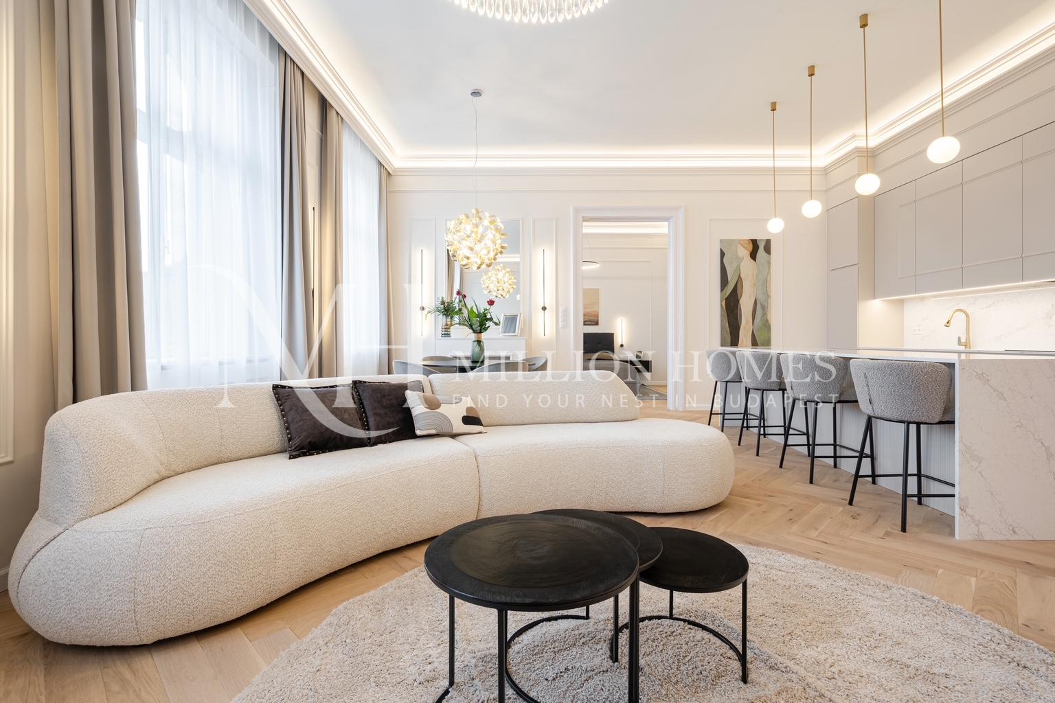 Newly renovated spacious apartment in city center