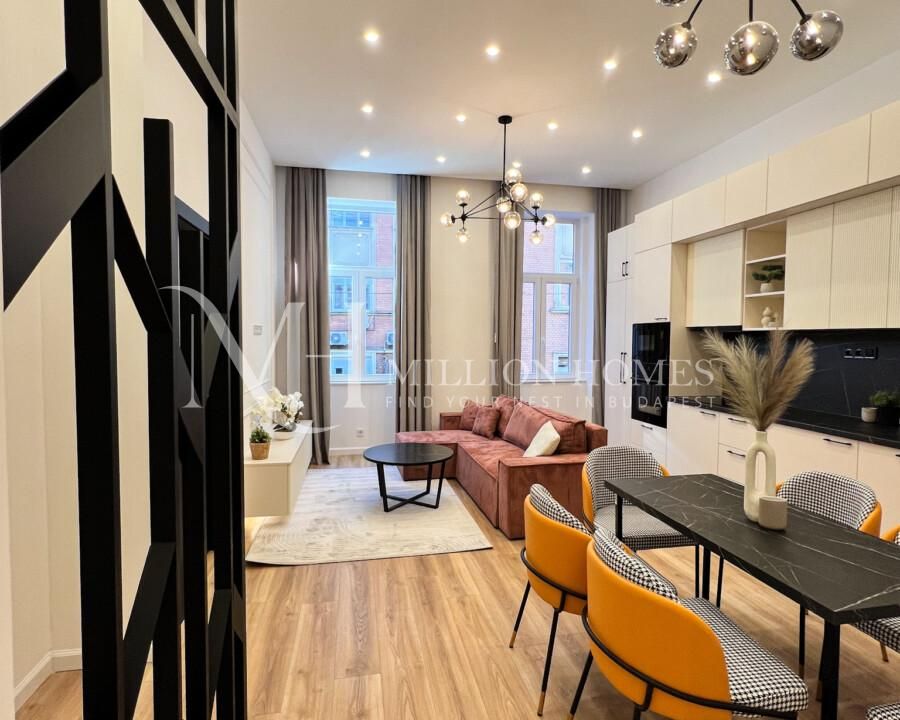 Stylish 2-Bedroom Apartment in Downtown Budapest – Interior Designer Renovated