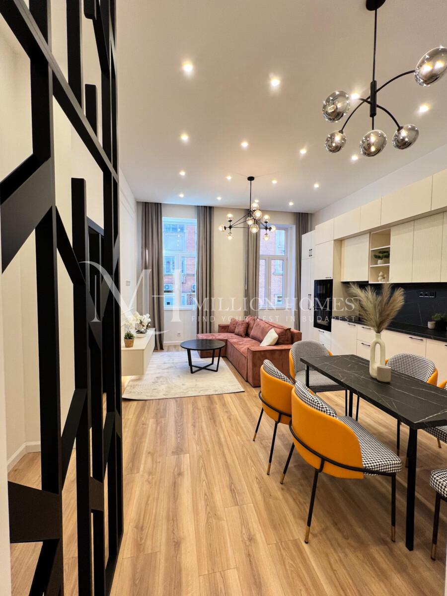 Stylish 2-Bedroom Apartment in Downtown Budapest – Interior Designer Renovated
