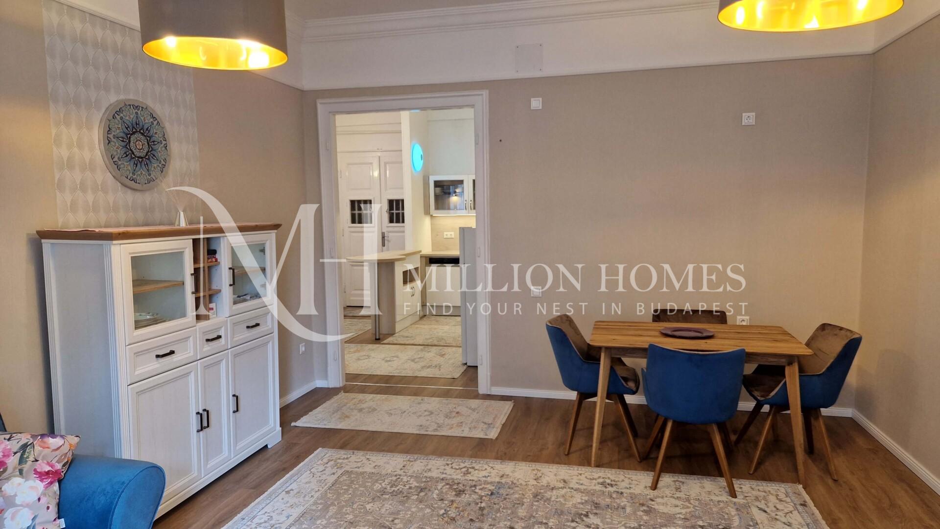 Sunny apartment at duna park café