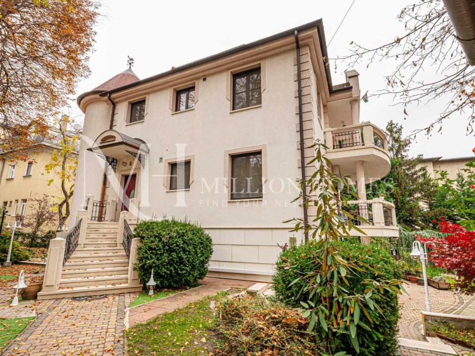 Refurbished Classic Villa with Pool and Garden on Rozsadomb