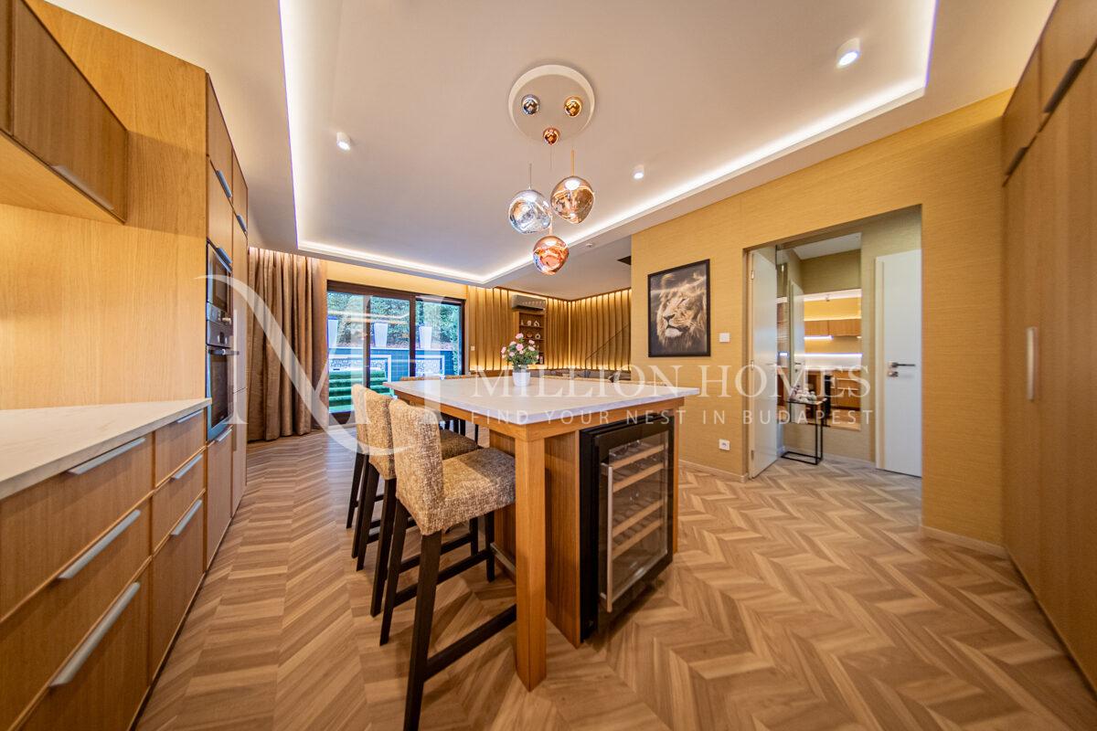 Extraordiary, fully furnished 3-Bedroom apartment with private garden in District III.