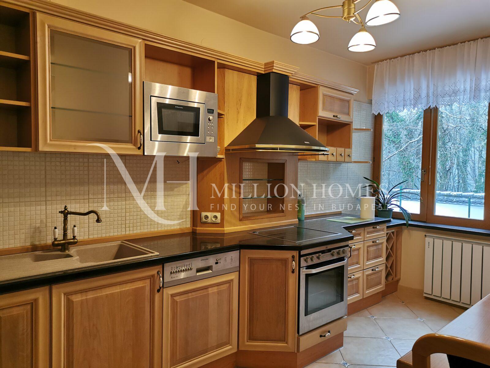 Renovated house with garden, pool and tennis court