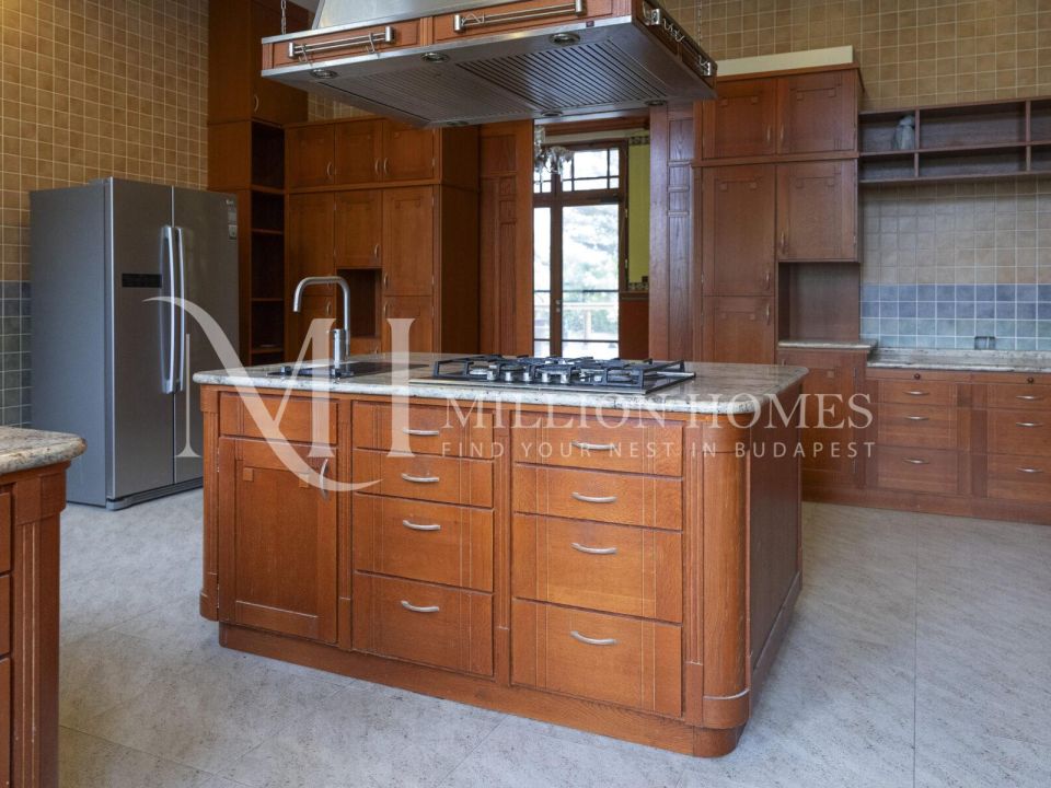 Distinguished Villa for Diplomatic Residence in Budapest’s Prestigious District