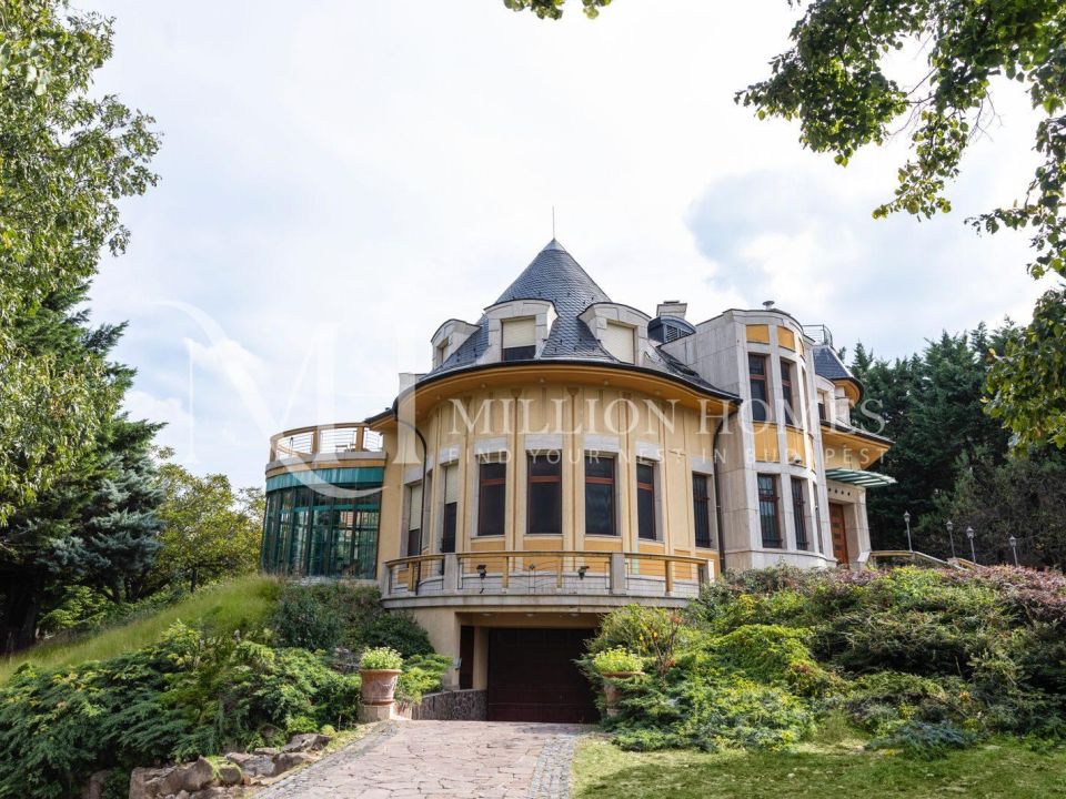 Luxury, bright villa for rent in District III, Budapest