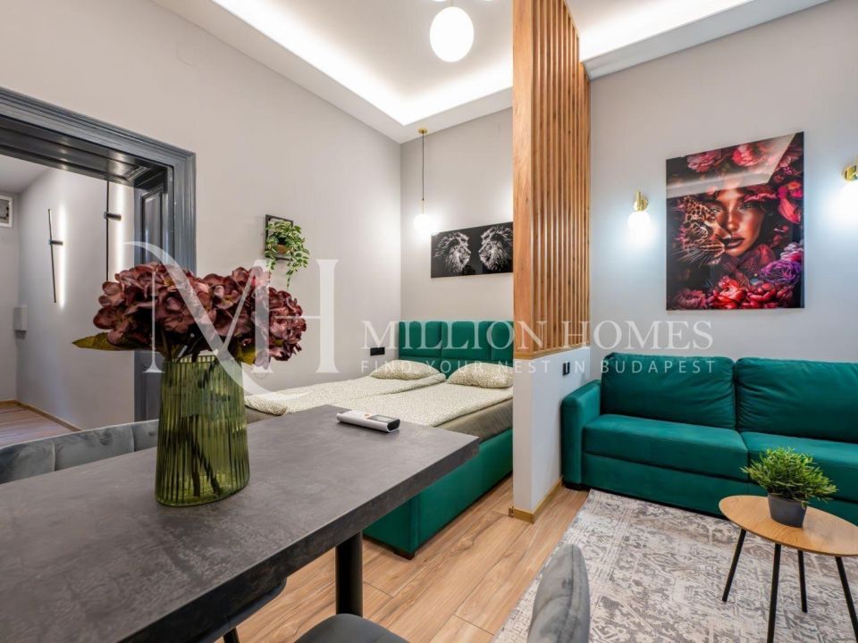 Duplex Home with Rare Winter Garden for Sale in District VII
