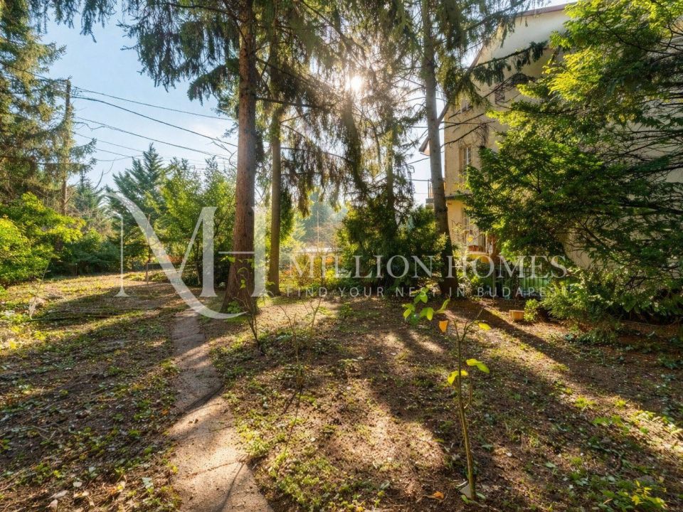 Spacious family residence with private garden in DIstrict II.