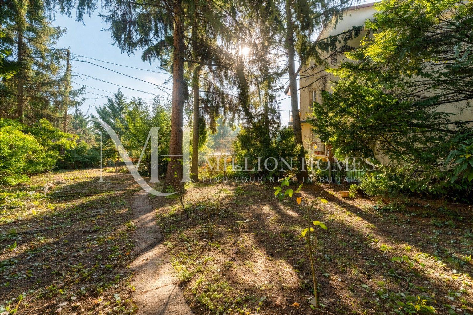 Spacious family residence with private garden in DIstrict II.