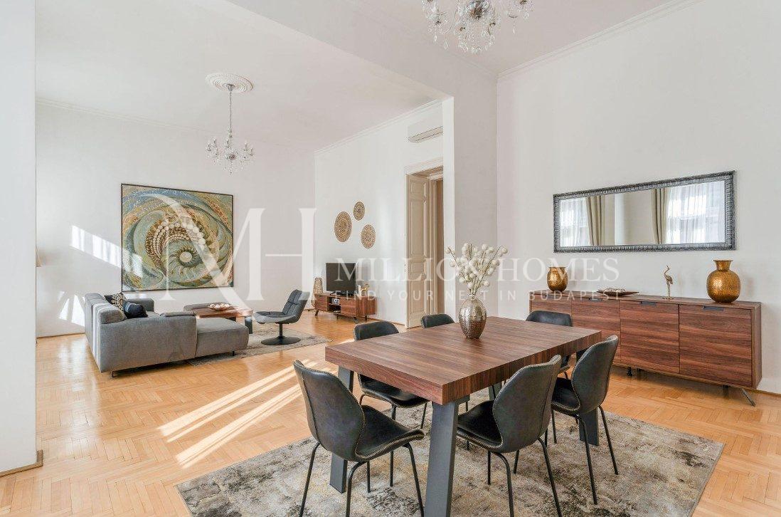 Exclusive high-ceiling apartment for rent near the Parliament!