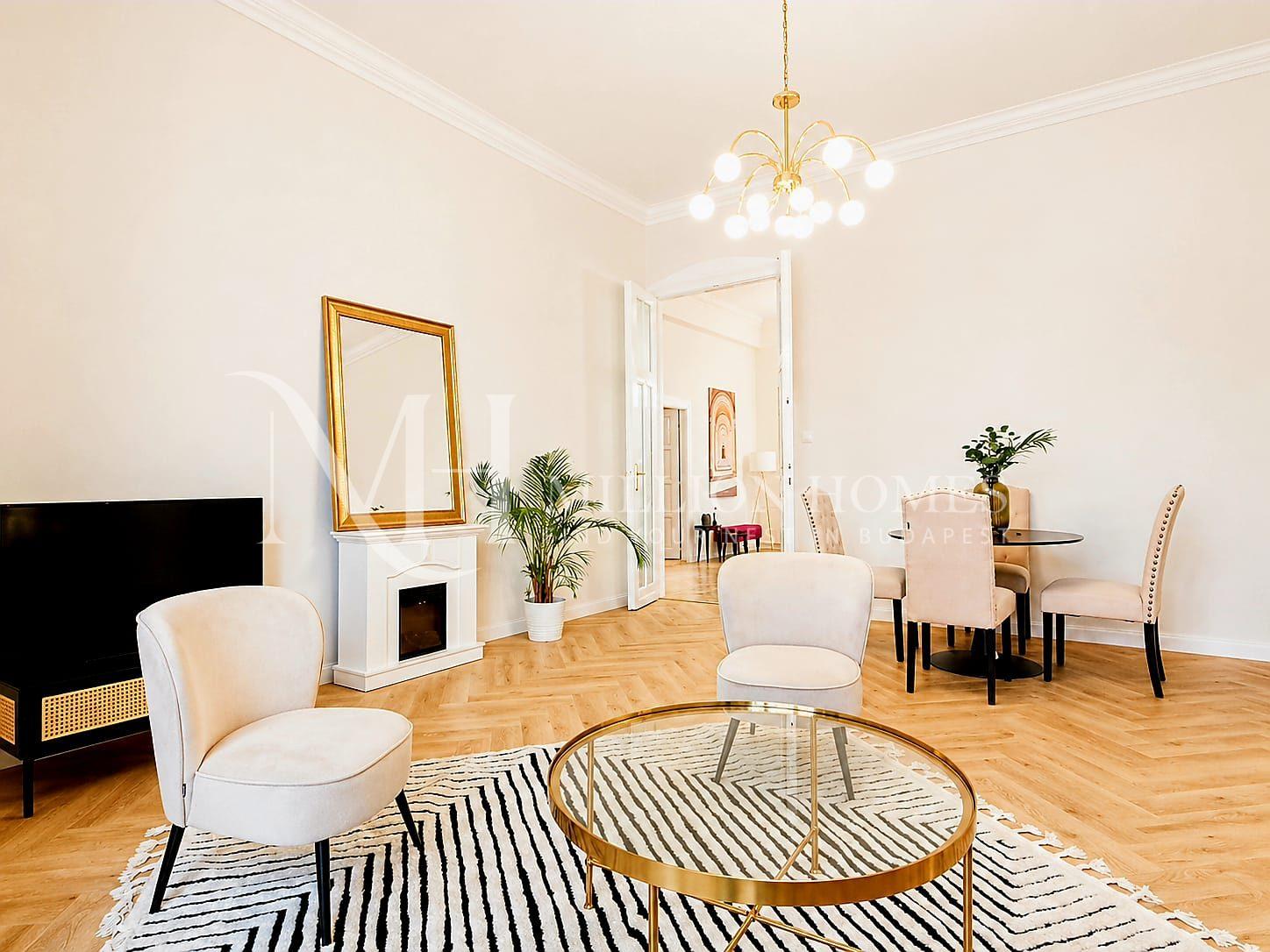 Stunning fully renovated classical 4-room apartment in prime central location