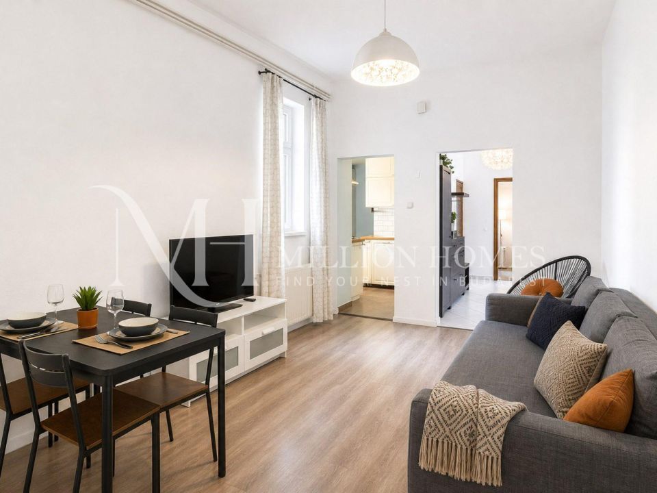 Renovated bright apartment with 3 bedrooms