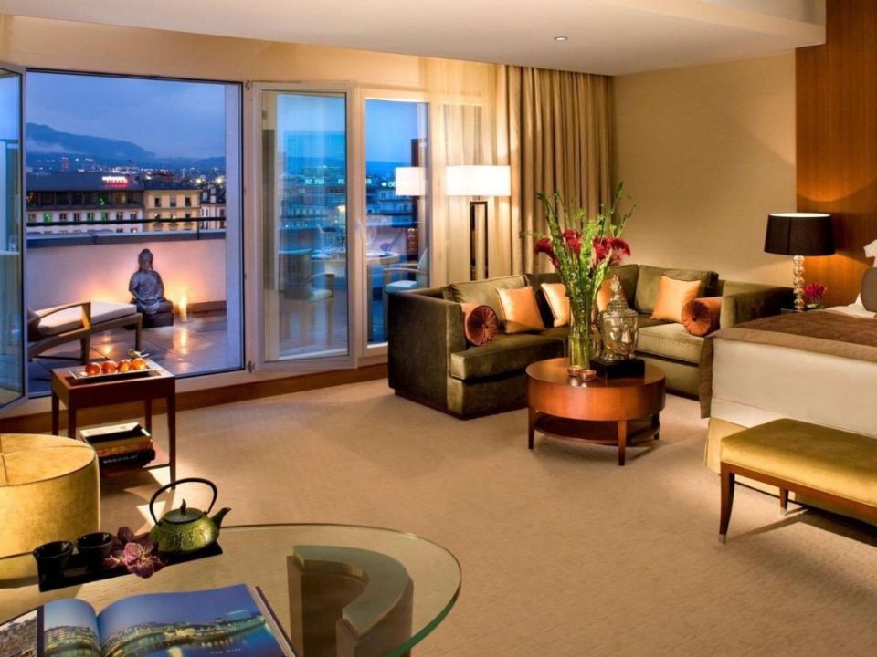 Interior lounge